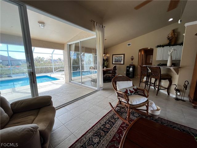 546 SE 4th ST, Cape Coral, FL 33990