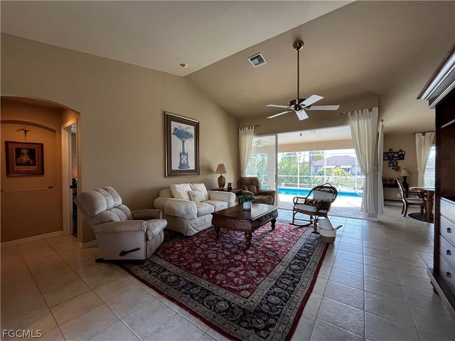 546 SE 4th ST, Cape Coral, FL 33990