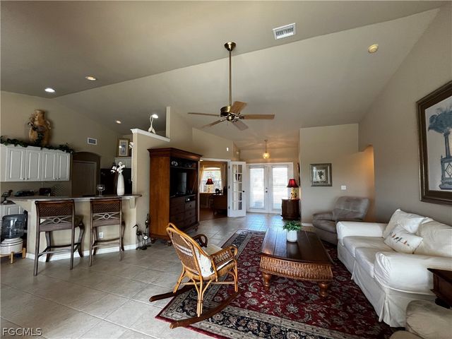 546 SE 4th ST, Cape Coral, FL 33990