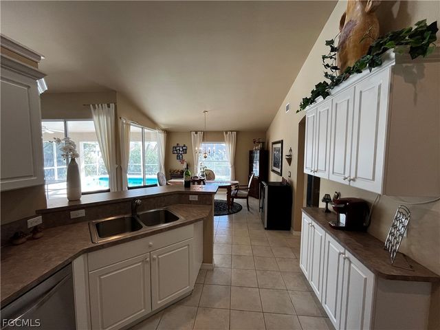 546 SE 4th ST, Cape Coral, FL 33990