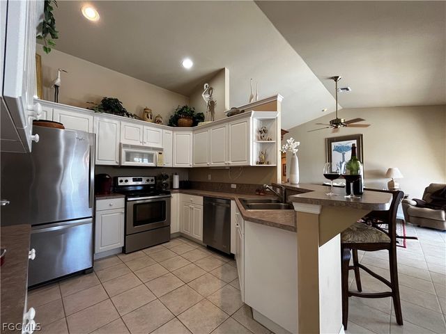 546 SE 4th ST, Cape Coral, FL 33990