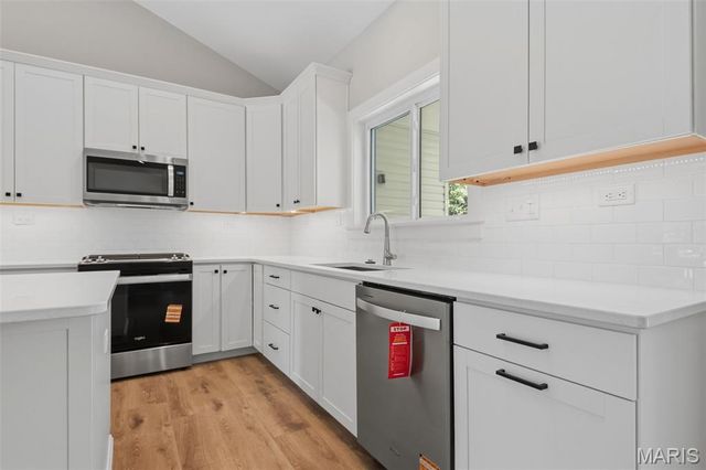 15 Woodline Drive, Winfield, MO 63389