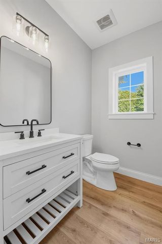 15 Woodline Drive, Winfield, MO 63389