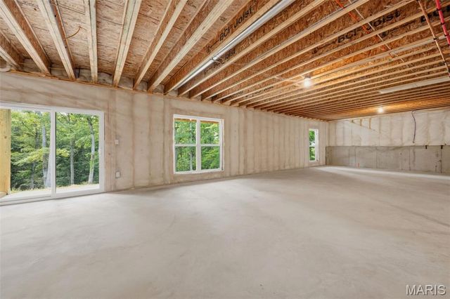 15 Woodline Drive, Winfield, MO 63389