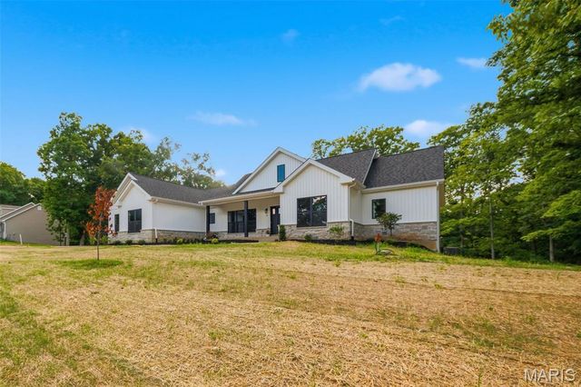 15 Woodline Drive, Winfield, MO 63389