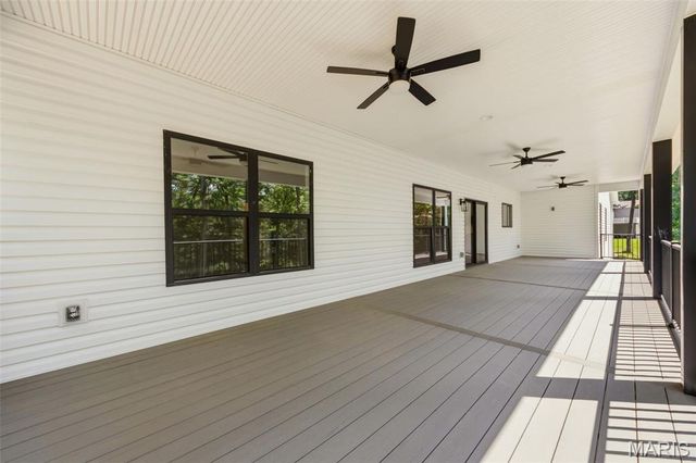 15 Woodline Drive, Winfield, MO 63389
