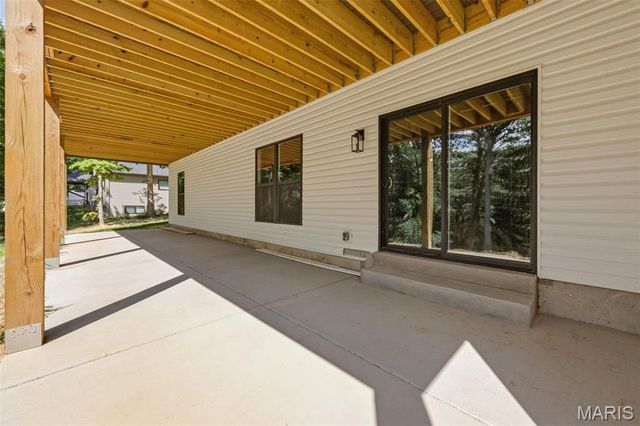 15 Woodline Drive, Winfield, MO 63389