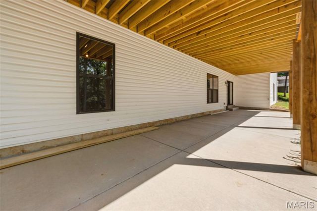 15 Woodline Drive, Winfield, MO 63389