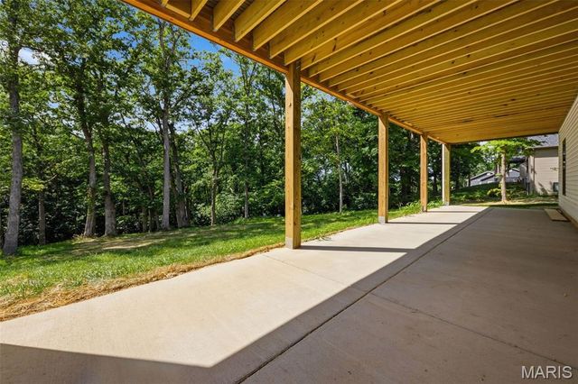 15 Woodline Drive, Winfield, MO 63389