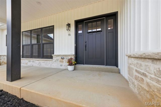 15 Woodline Drive, Winfield, MO 63389