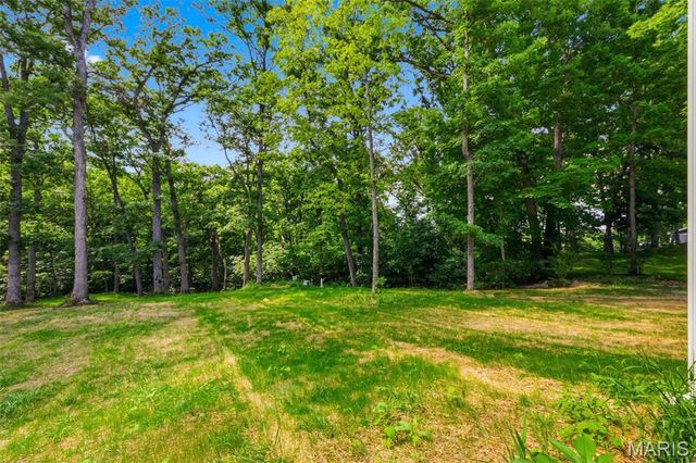 15 Woodline Drive, Winfield, MO 63389