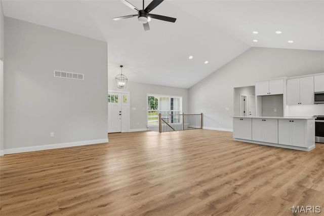 15 Woodline Drive, Winfield, MO 63389