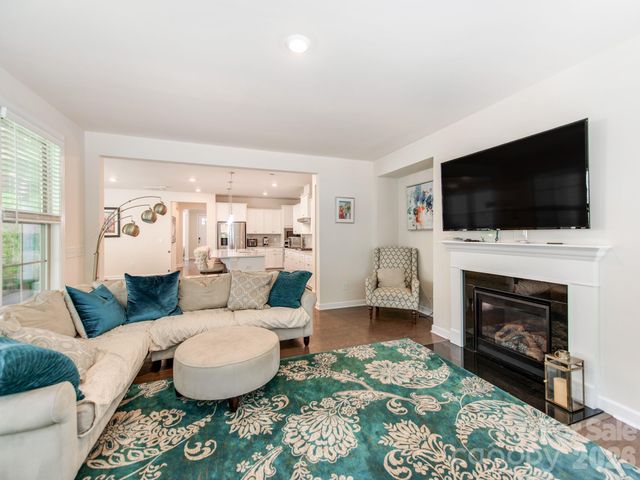 8022 Cornhill Avenue, Charlotte, NC 28277