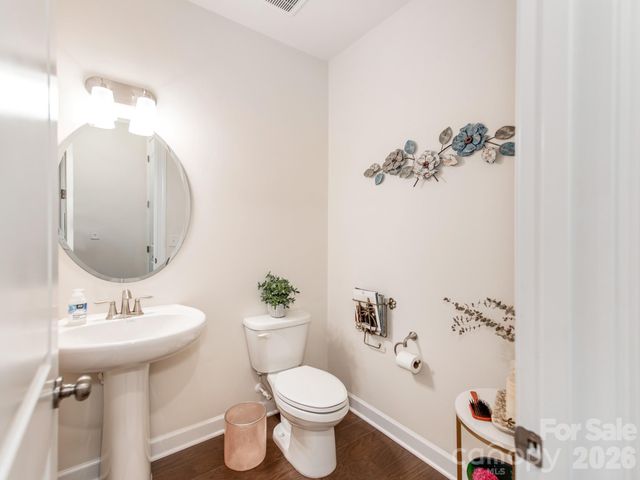 8022 Cornhill Avenue, Charlotte, NC 28277