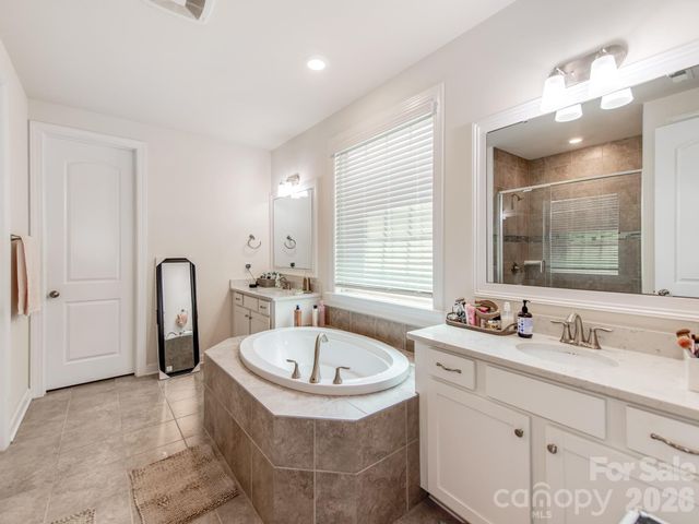 8022 Cornhill Avenue, Charlotte, NC 28277