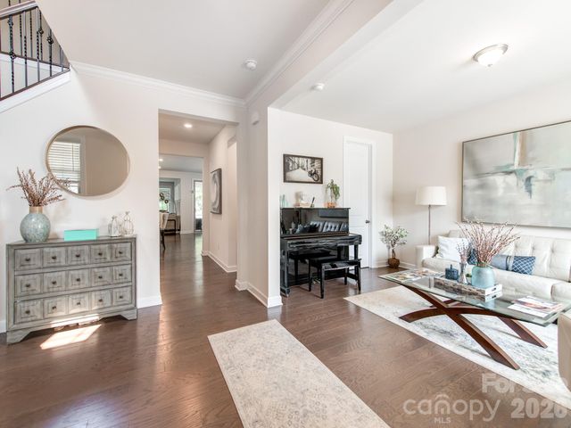 8022 Cornhill Avenue, Charlotte, NC 28277