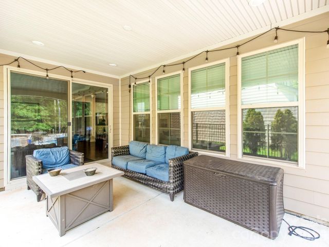 8022 Cornhill Avenue, Charlotte, NC 28277