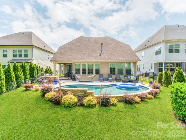 8022 Cornhill Avenue, Charlotte, NC 28277
