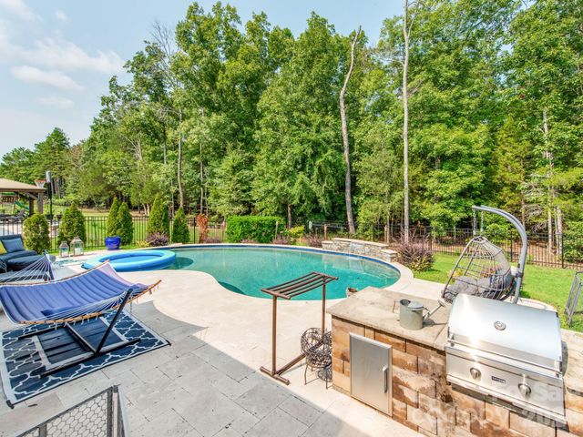 8022 Cornhill Avenue, Charlotte, NC 28277