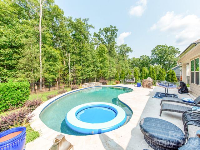 8022 Cornhill Avenue, Charlotte, NC 28277
