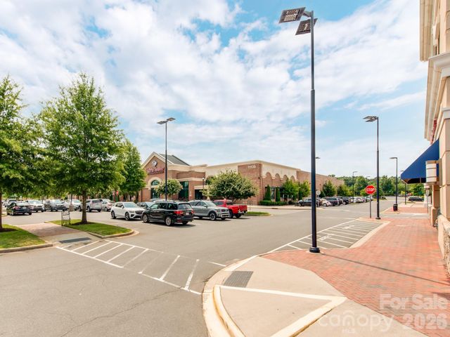8022 Cornhill Avenue, Charlotte, NC 28277