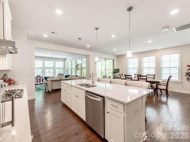 8022 Cornhill Avenue, Charlotte, NC 28277