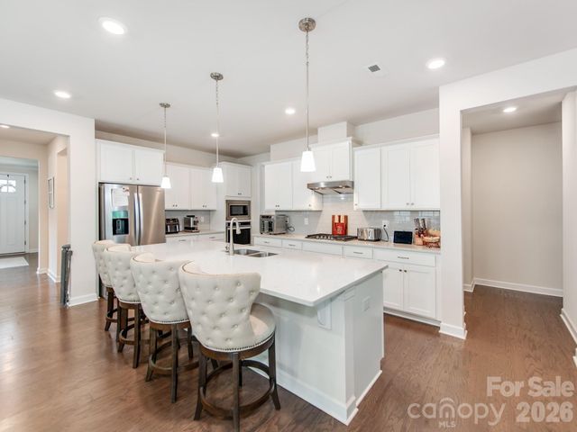 8022 Cornhill Avenue, Charlotte, NC 28277