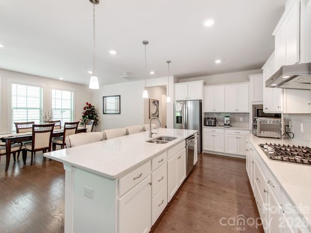 8022 Cornhill Avenue, Charlotte, NC 28277