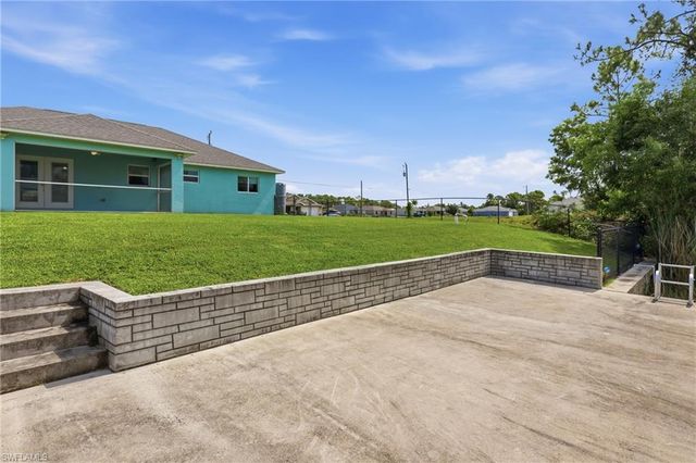 2222 NE 35th LN, Cape Coral, FL 33909