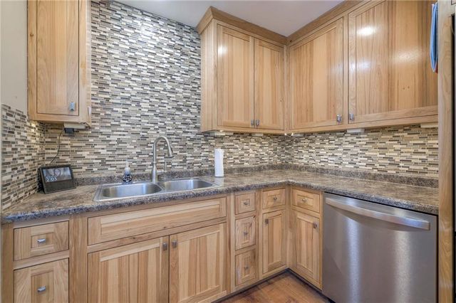 402 Prairie Lane, Belton, MO 64012