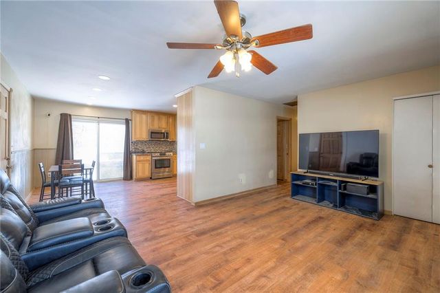 402 Prairie Lane, Belton, MO 64012