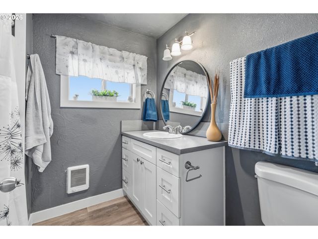 1051 W OAK St, Lebanon, OR 97355