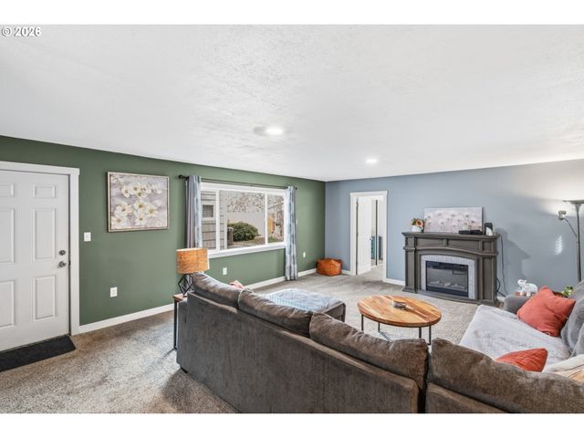 1051 W OAK St, Lebanon, OR 97355