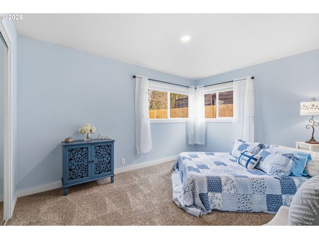 1051 W OAK St, Lebanon, OR 97355