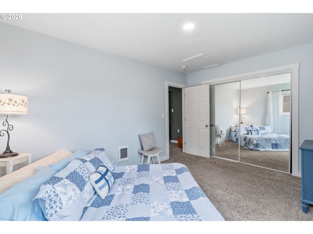 1051 W OAK St, Lebanon, OR 97355