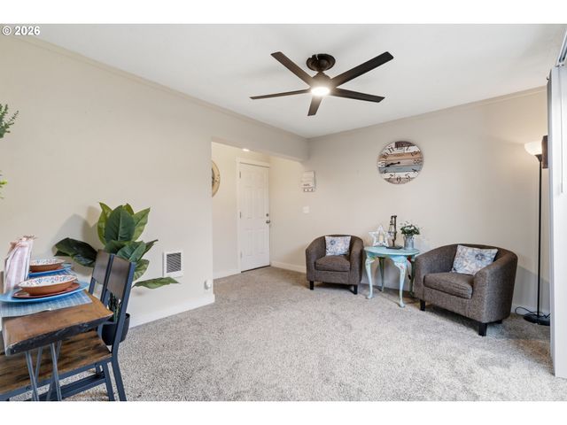 1051 W OAK St, Lebanon, OR 97355