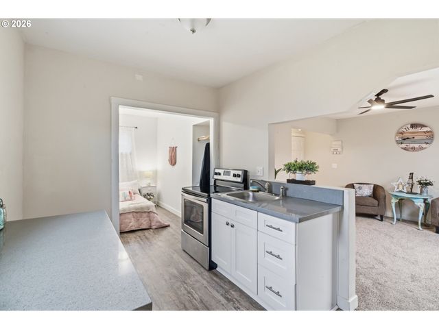 1051 W OAK St, Lebanon, OR 97355