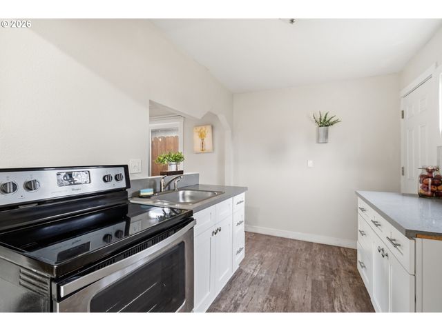 1051 W OAK St, Lebanon, OR 97355