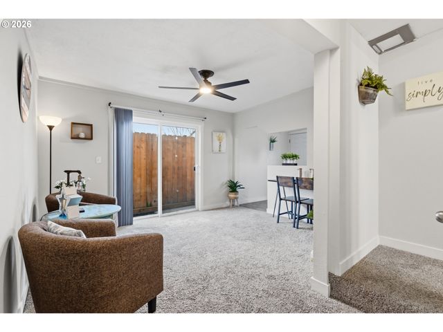 1051 W OAK St, Lebanon, OR 97355