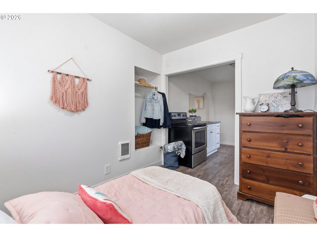 1051 W OAK St, Lebanon, OR 97355