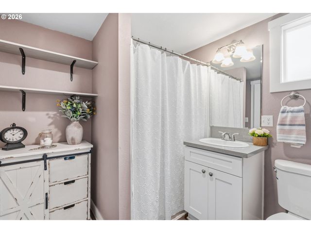 1051 W OAK St, Lebanon, OR 97355