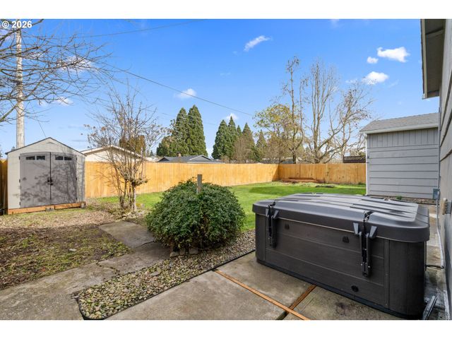 1051 W OAK St, Lebanon, OR 97355