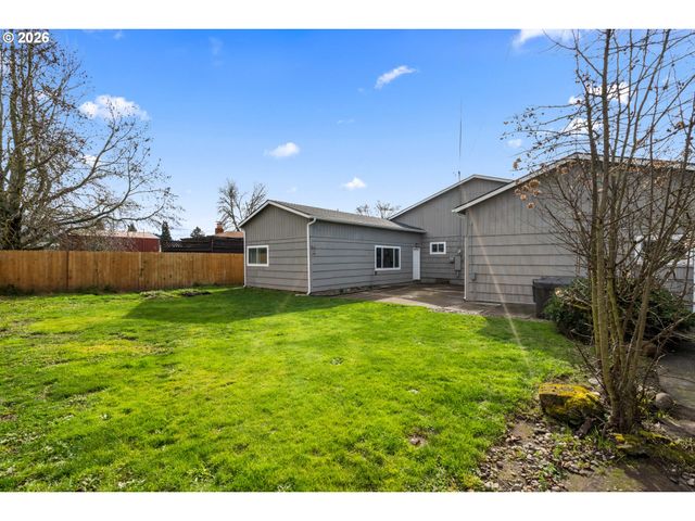 1051 W OAK St, Lebanon, OR 97355