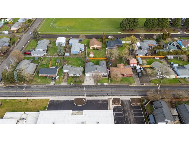 1051 W OAK St, Lebanon, OR 97355