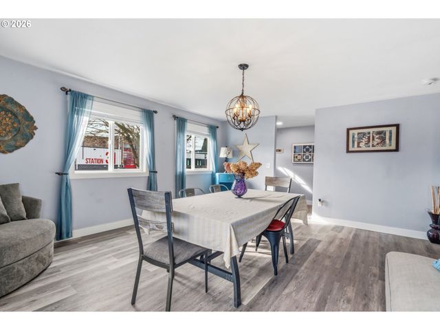 1051 W OAK St, Lebanon, OR 97355