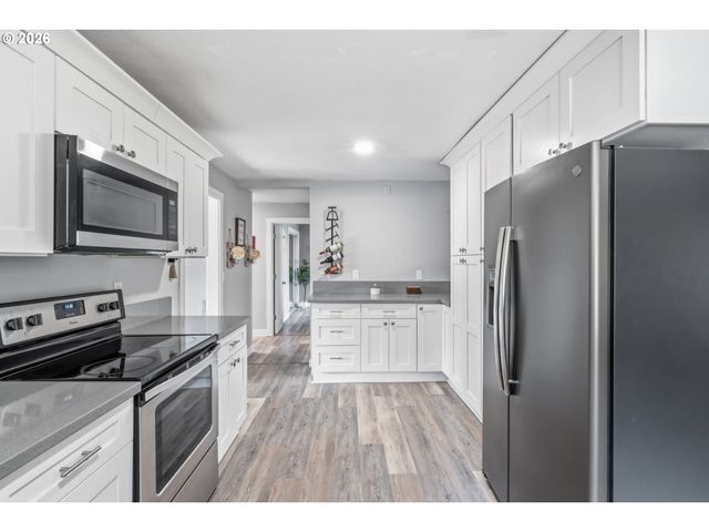 1051 W OAK St, Lebanon, OR 97355