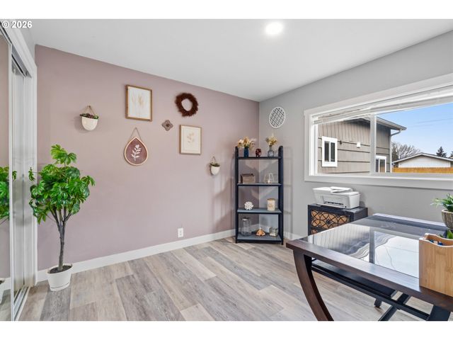 1051 W OAK St, Lebanon, OR 97355