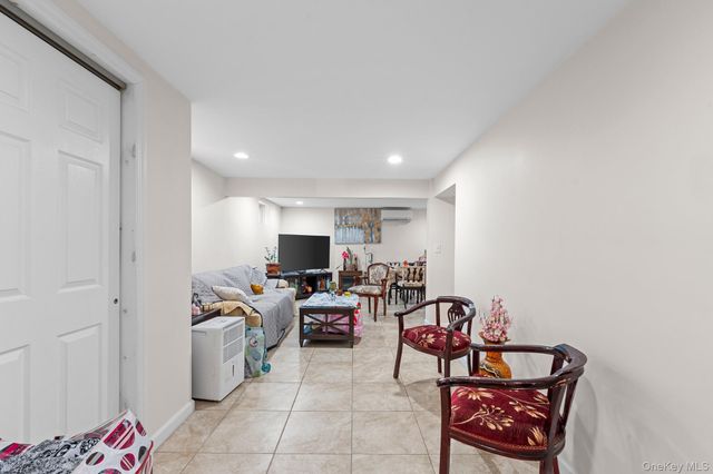 556 Park Avenue, West Hempstead, NY 11552
