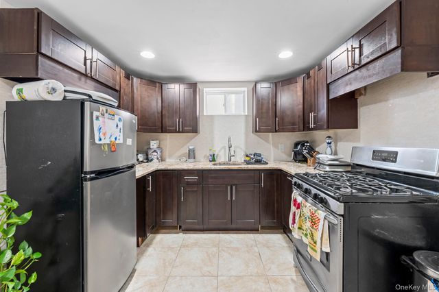 556 Park Avenue, West Hempstead, NY 11552
