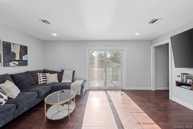 556 Park Avenue, West Hempstead, NY 11552